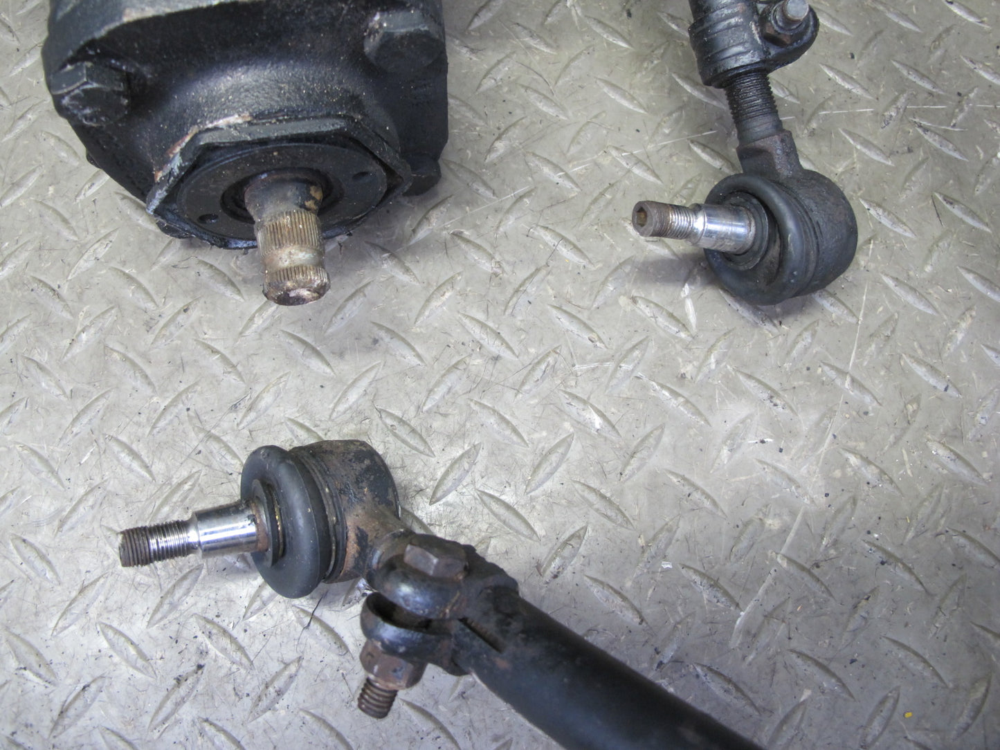 77-85 Mercedes W123 300D Power Steering Gearbox w Gear Rack Linkage OEM