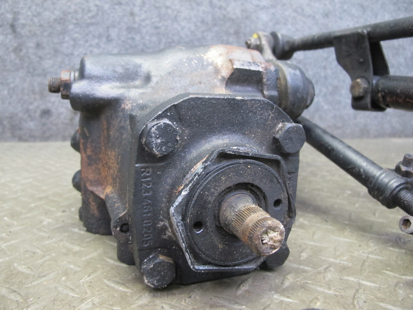 77-85 Mercedes W123 300D Power Steering Gearbox w Gear Rack Linkage OEM