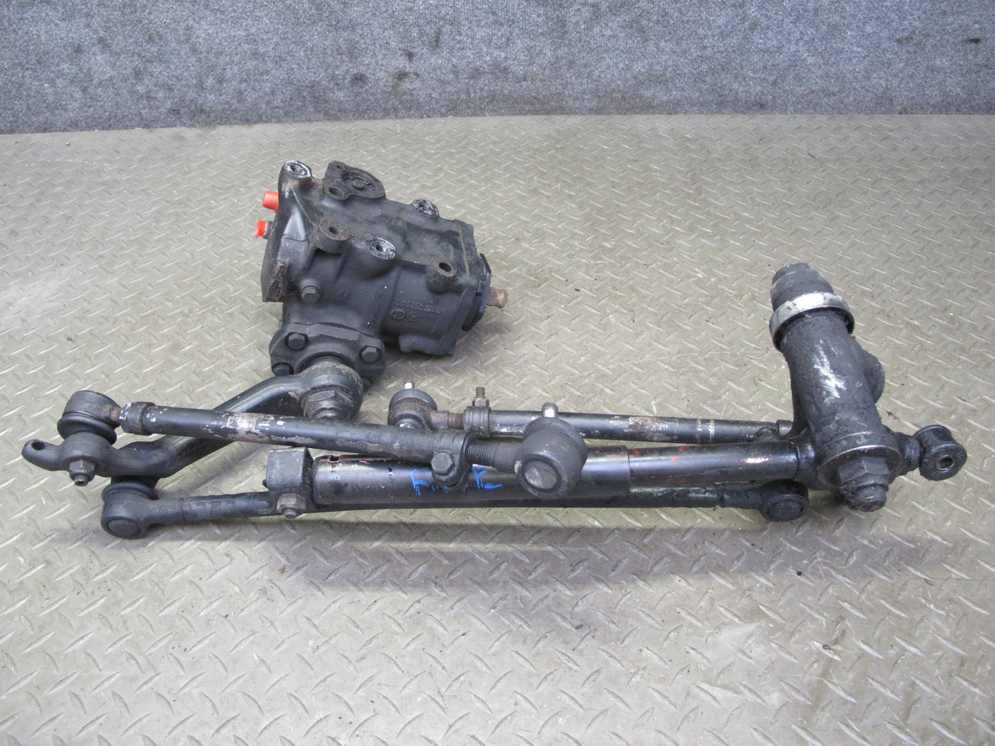 77-85 Mercedes W123 300D Power Steering Gearbox w Gear Rack Linkage OEM