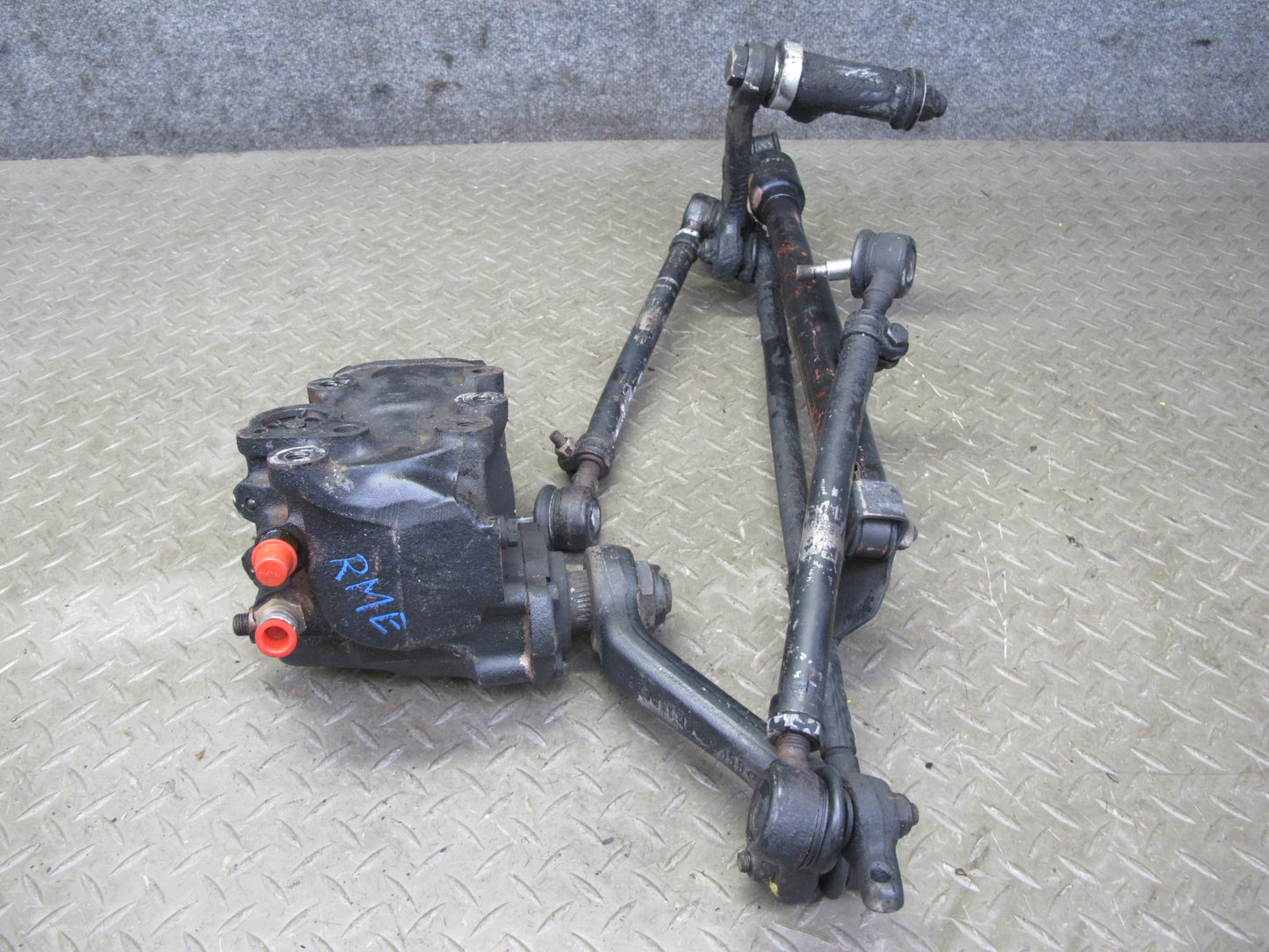 77-85 Mercedes W123 300D Power Steering Gearbox w Gear Rack Linkage OEM