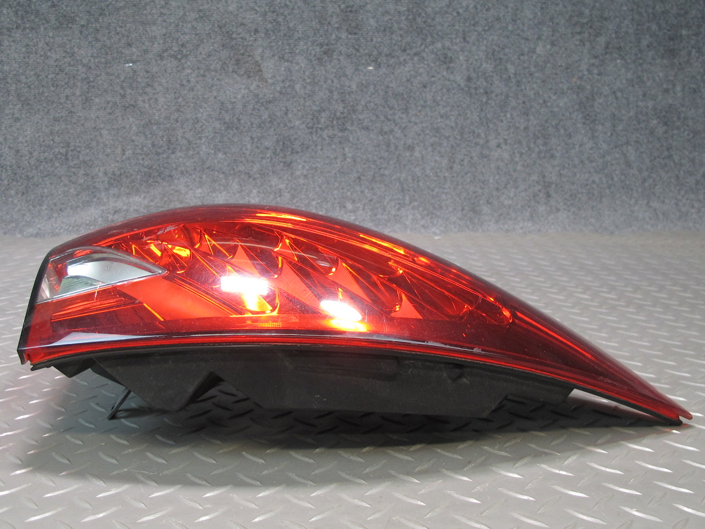 2011-2014 Porsche Cayenne 958 Rear Left Drvier Side Outer Tail Light Lamp
