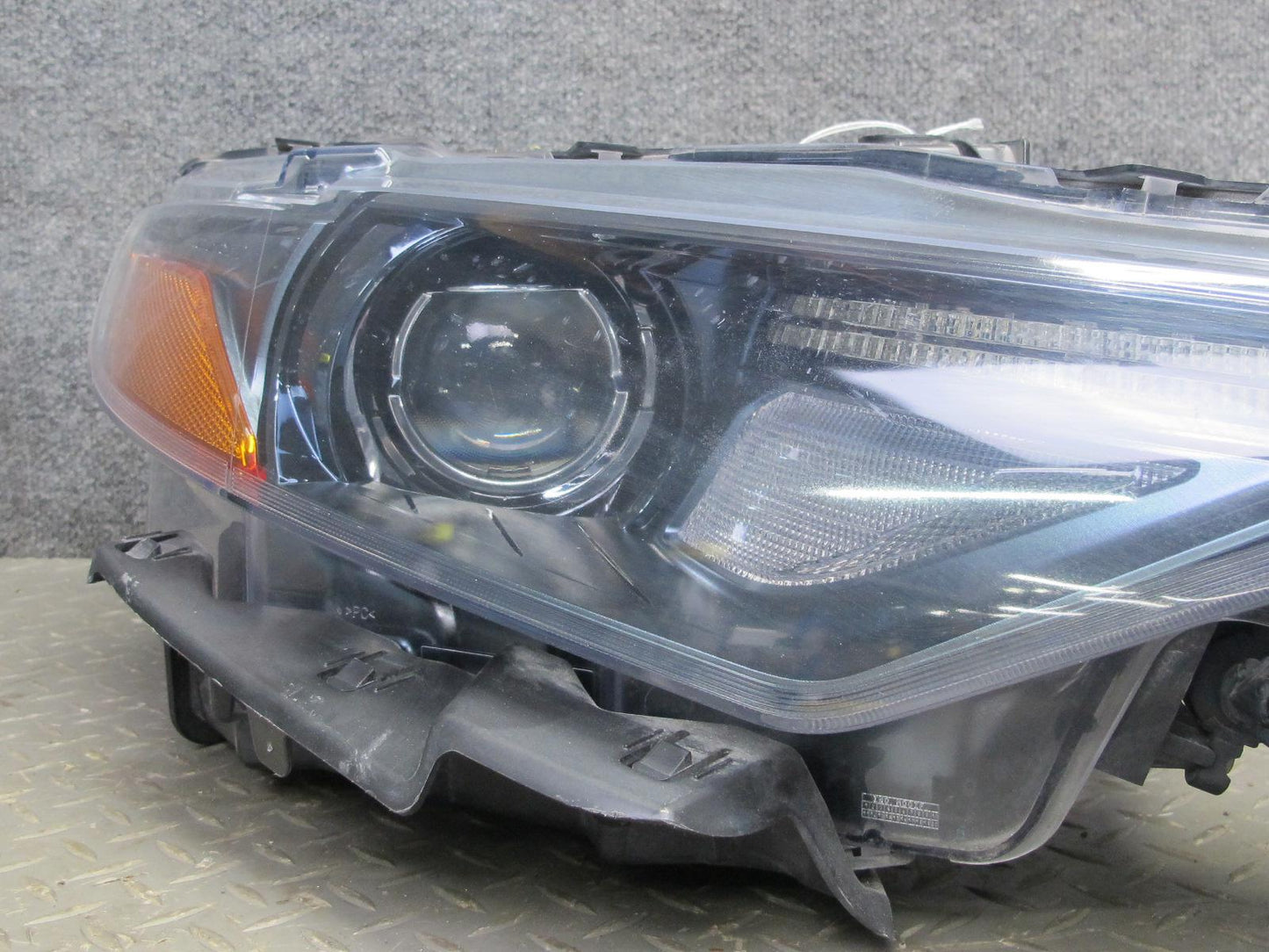 2017-2020 Maserati Levante M161 Front Right Side AFS Xenon HID Headlight Lamp