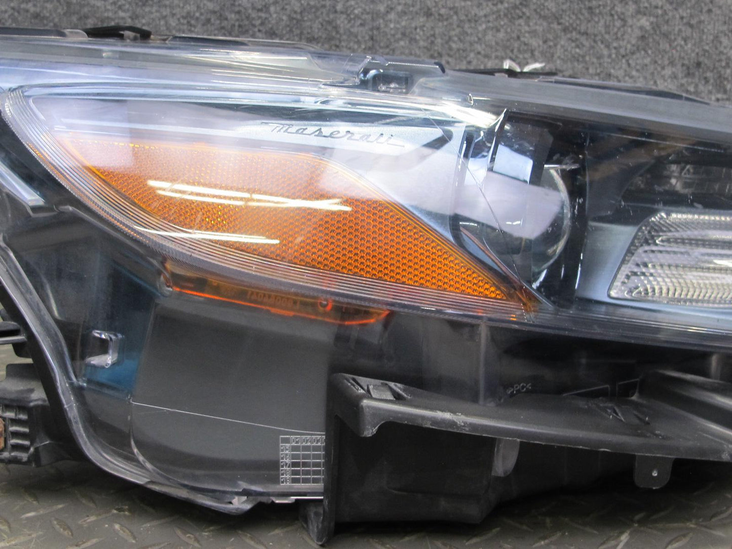 2017-2020 Maserati Levante M161 Front Right Side AFS Xenon HID Headlight Lamp