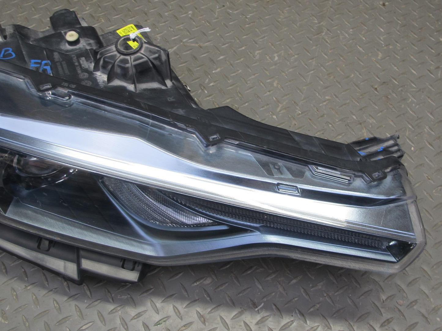 2017-2020 Maserati Levante M161 Front Right Side AFS Xenon HID Headlight Lamp