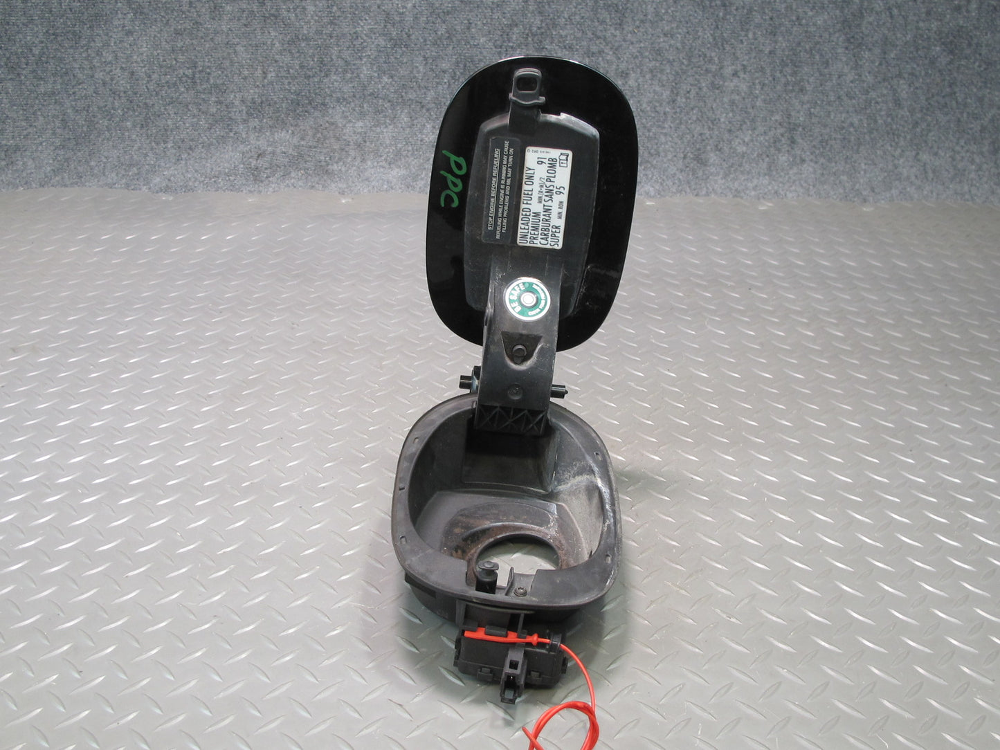 2011-2018 Porsche Cayenne 958 Fuel Gas Tank Filler Door Lid Cover Black