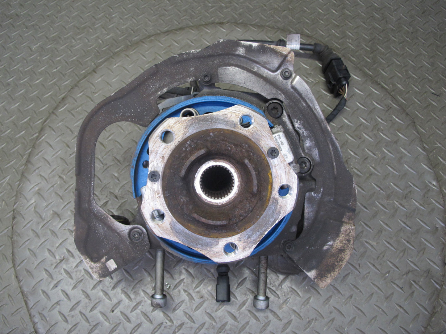 17-23 Porsche Panamera 971 AWD Rear Left Spindle Knuckle Wheel Hub Bearing