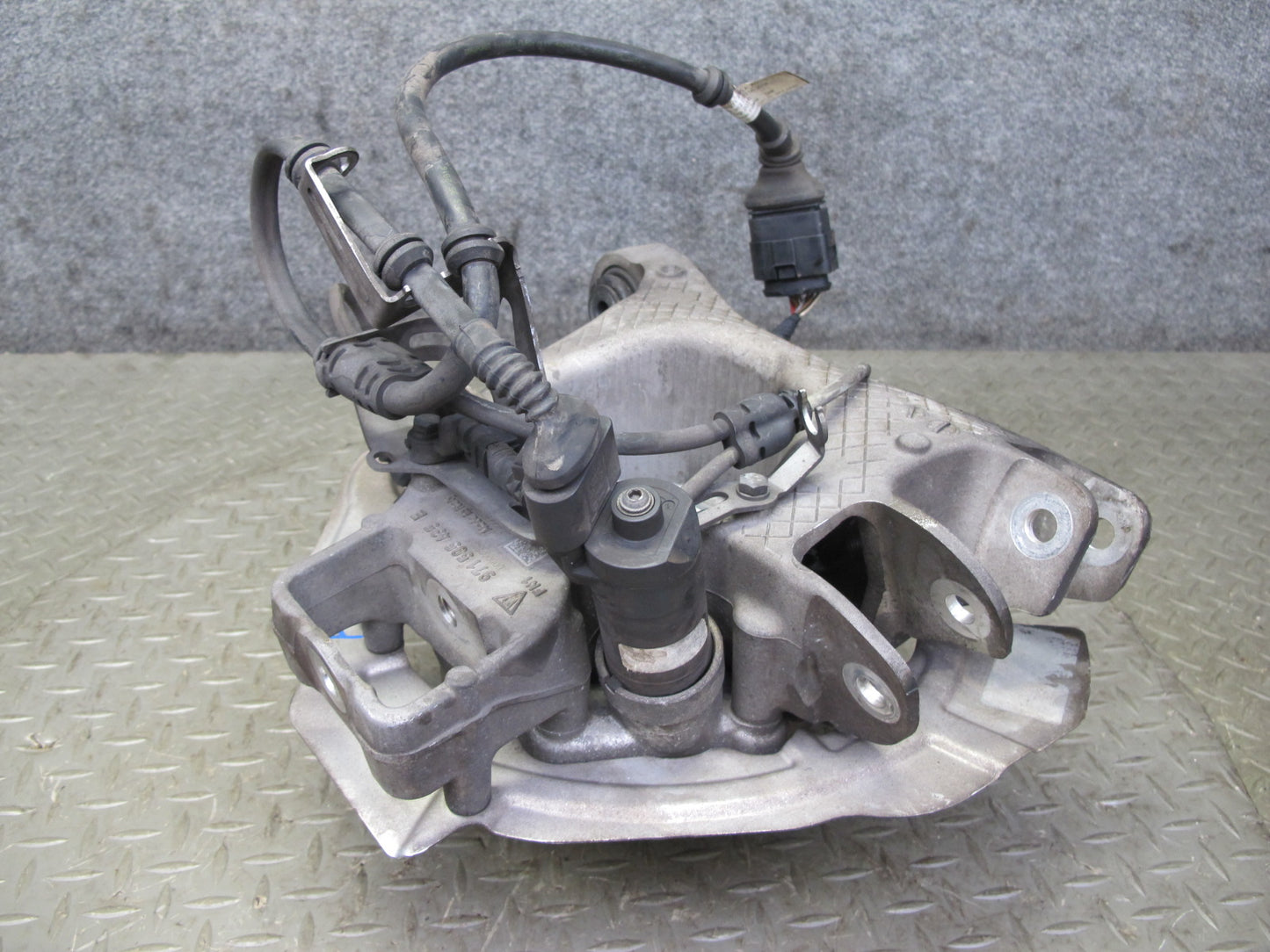 17-23 Porsche Panamera 971 AWD Rear Left Spindle Knuckle Wheel Hub Bearing