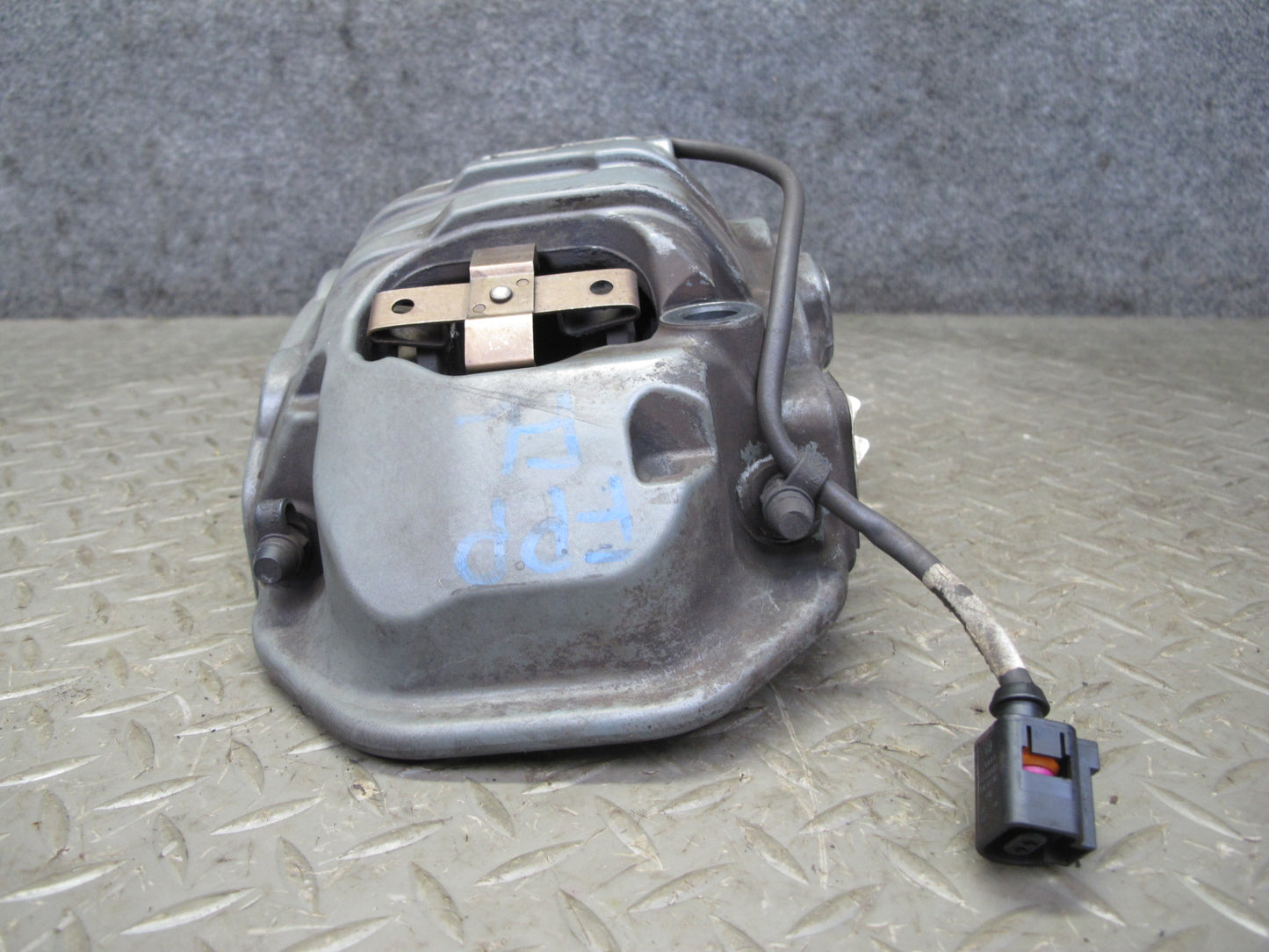 17-23 Porsche Panamera 4S 971 AWD 18" Front Left Brembo Brake Caliper 7PP615123