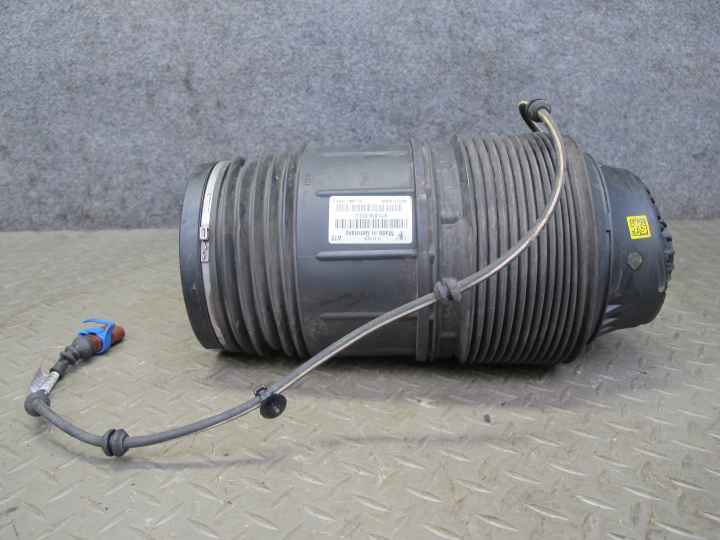 17-21 Porsche Panamera 971 Rear Left Air Shock Strut BAG Spring 971616025C