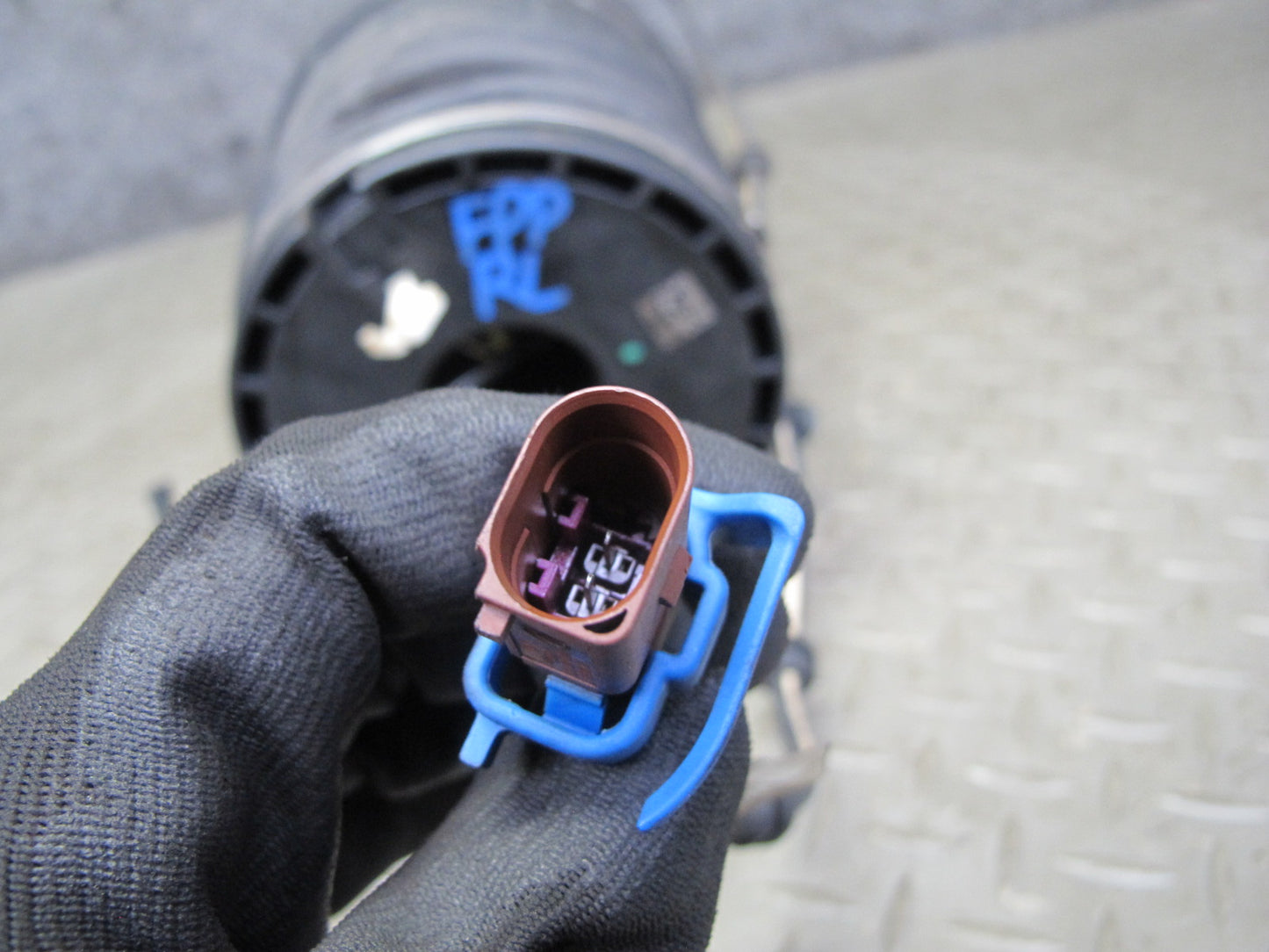 17-21 Porsche Panamera 971 Rear Left Air Shock Strut BAG Spring 971616025C