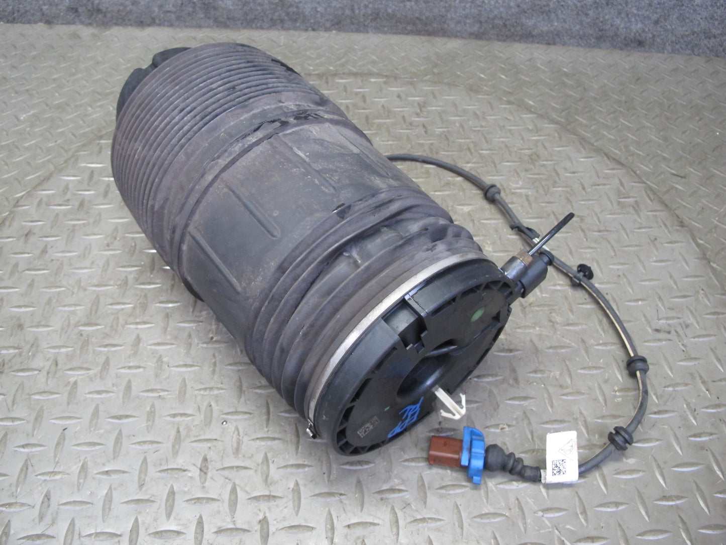 17-21 Porsche Panamera 971 Rear Left Air Shock Strut BAG Spring 971616025C