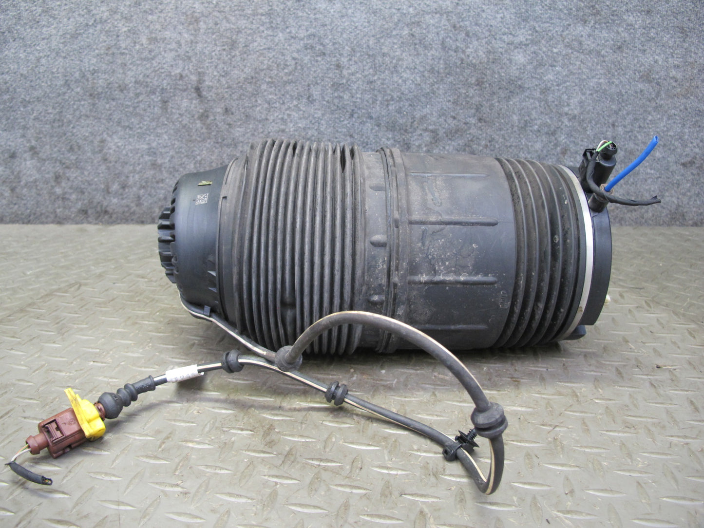 17-21 Porsche Panamera 971 Rear Right Air Shock Strut BAG Spring 971616026C