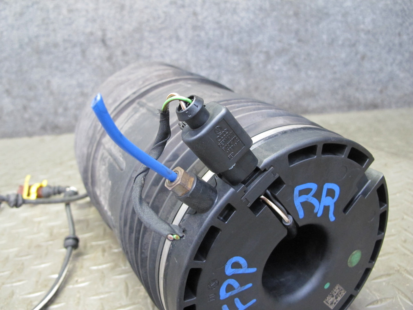 17-21 Porsche Panamera 971 Rear Right Air Shock Strut BAG Spring 971616026C