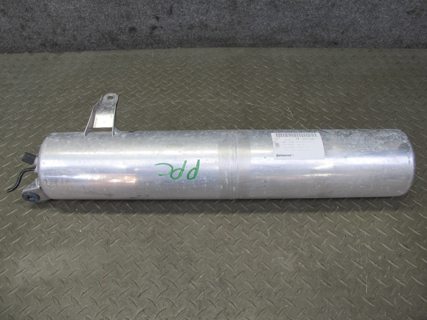2011-2018 Porsche Cayenne 958 Air Suspension Tank Reservoir 7P0616201A