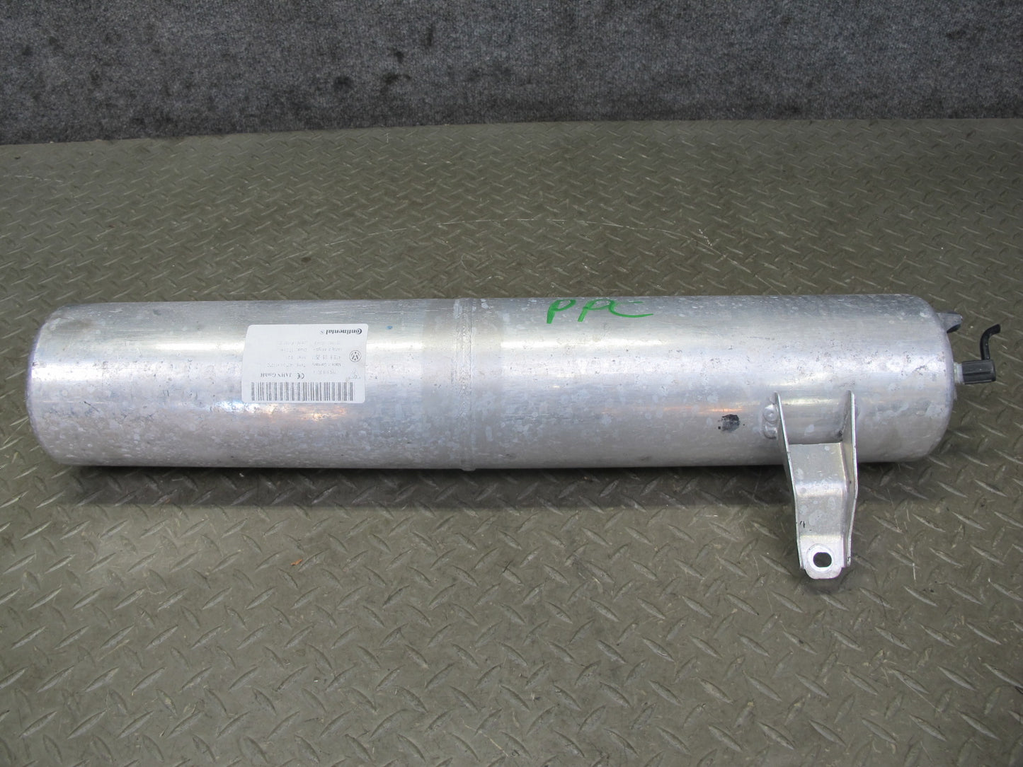 2011-2018 Porsche Cayenne 958 Air Suspension Tank Reservoir 7P0616201A