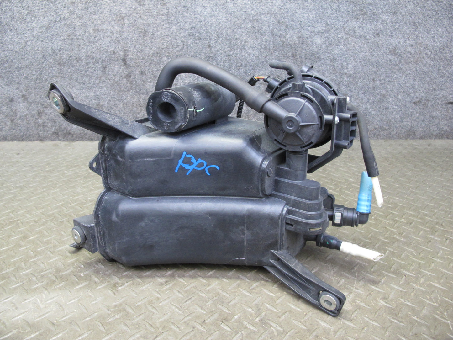 2011-2018 Porsche Cayenne 958 Fuel Vapor Evaporator Charcoal Emission Canister