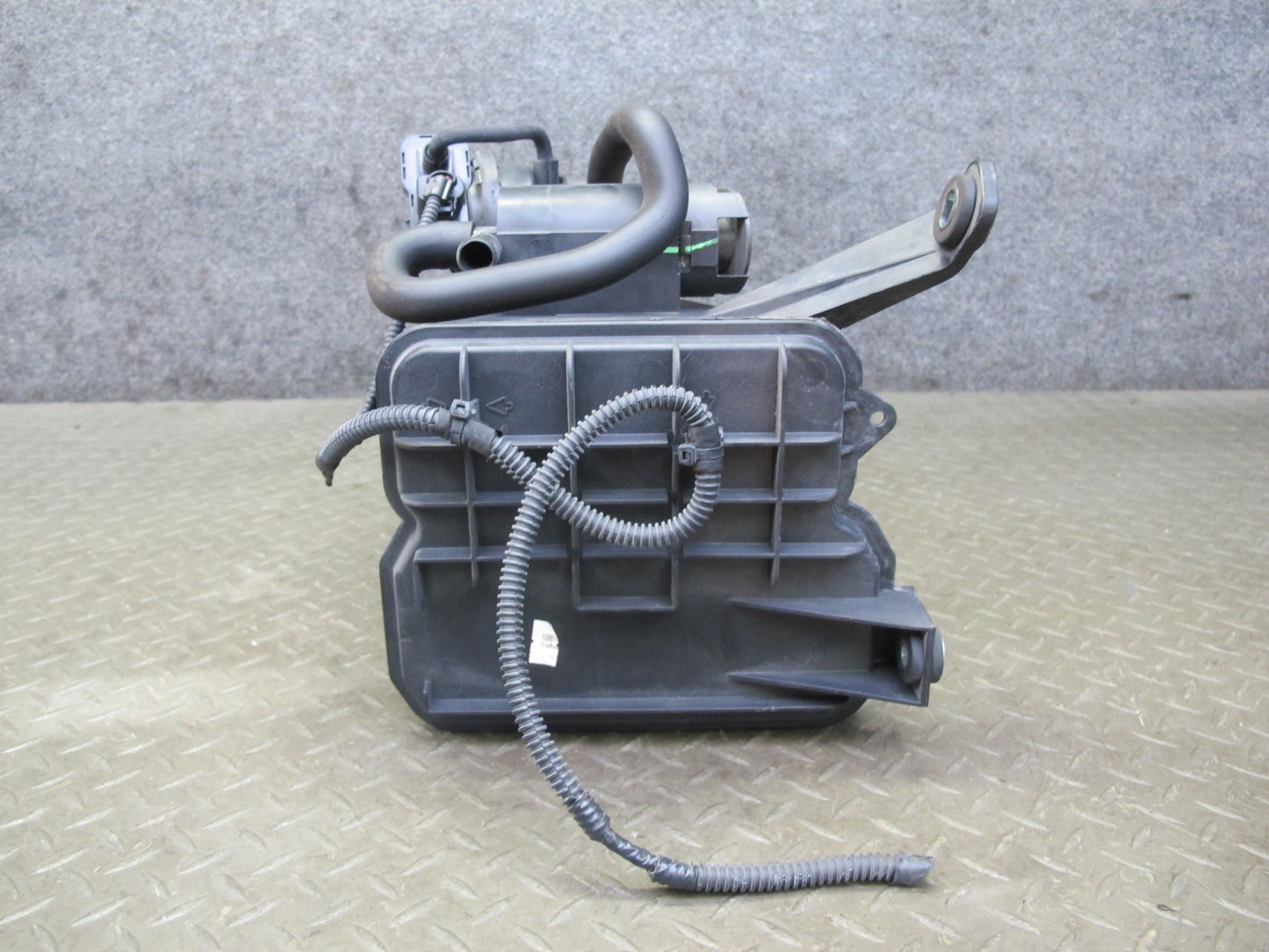 2011-2018 Porsche Cayenne 958 Fuel Vapor Evaporator Charcoal Emission Canister