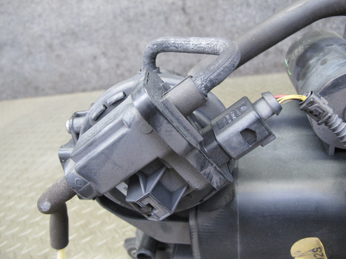 2011-2018 Porsche Cayenne 958 Fuel Vapor Evaporator Charcoal Emission Canister