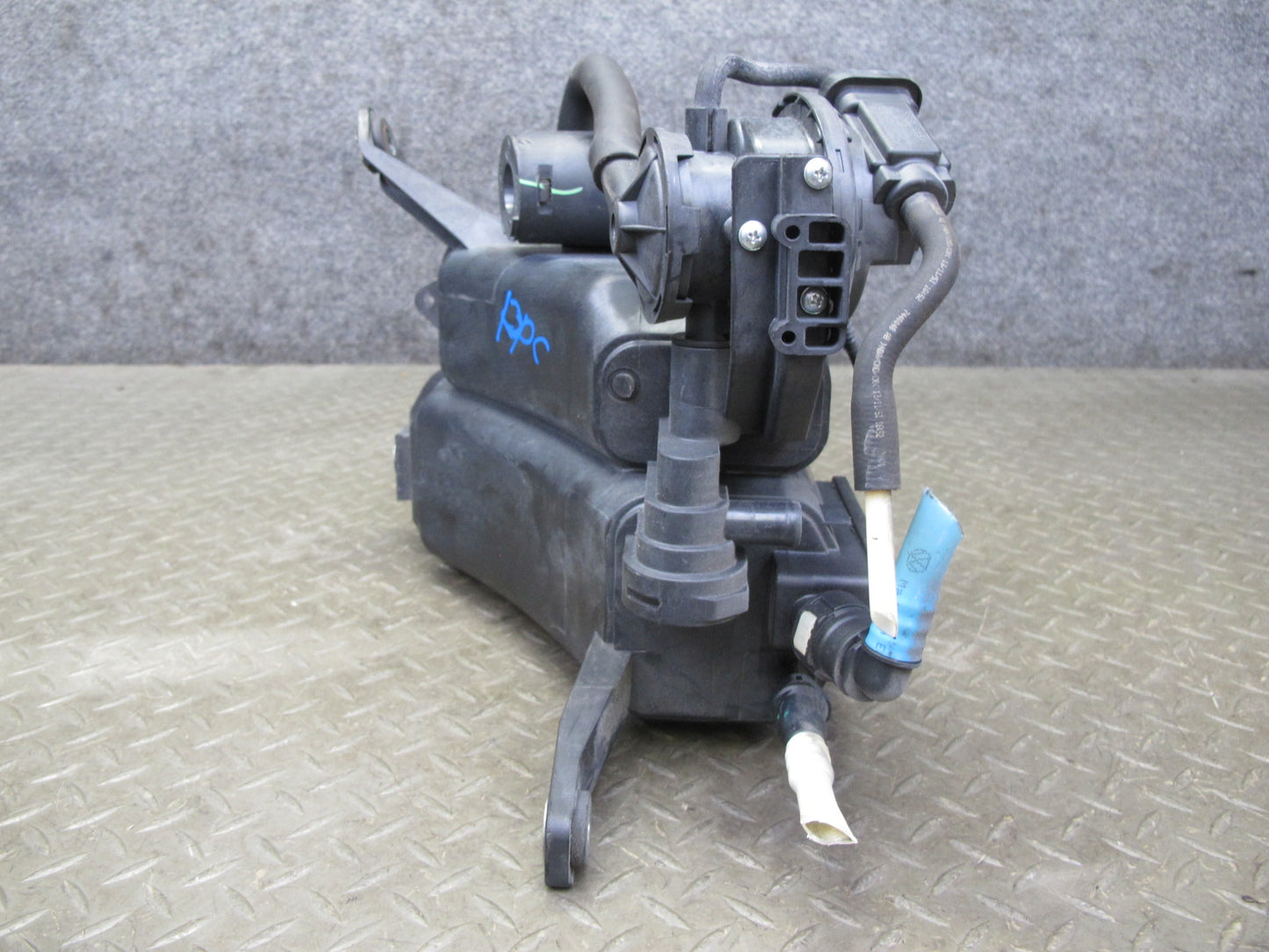 2011-2018 Porsche Cayenne 958 Fuel Vapor Evaporator Charcoal Emission Canister