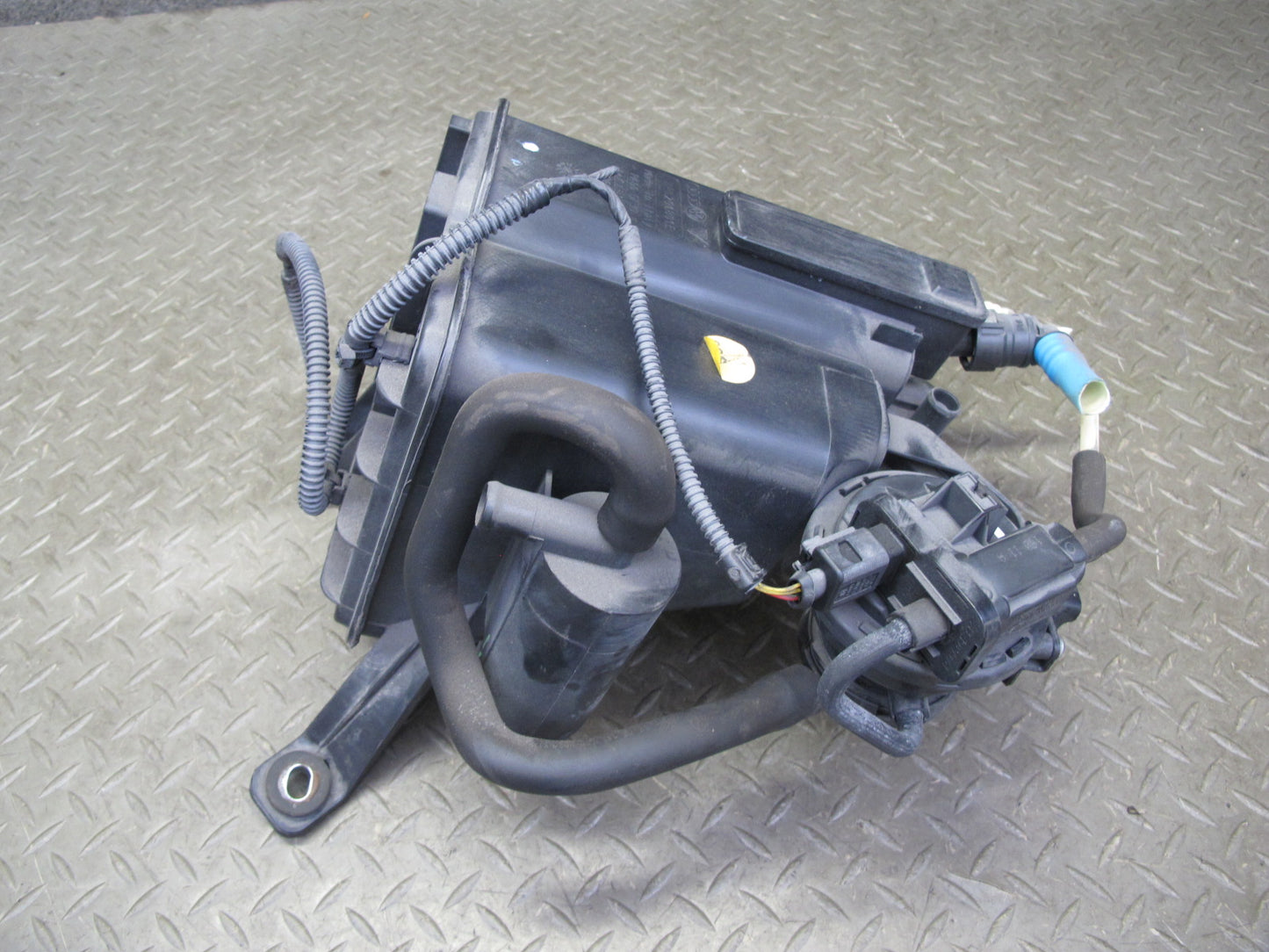 2011-2018 Porsche Cayenne 958 Fuel Vapor Evaporator Charcoal Emission Canister