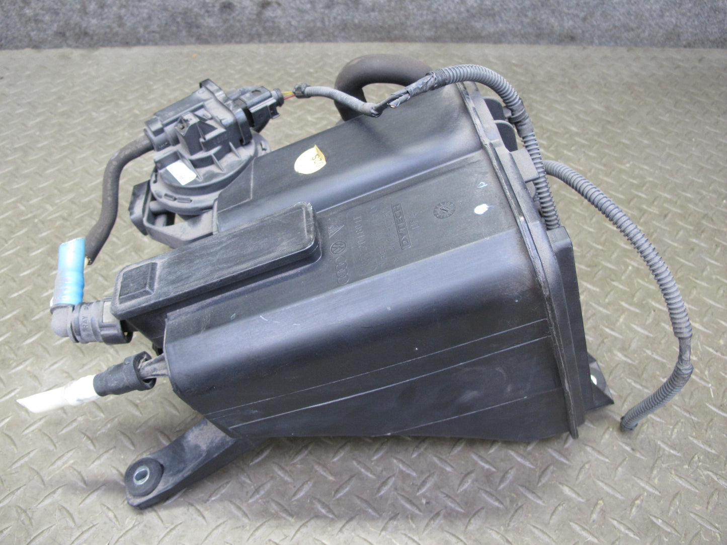 2011-2018 Porsche Cayenne 958 Fuel Vapor Evaporator Charcoal Emission Canister