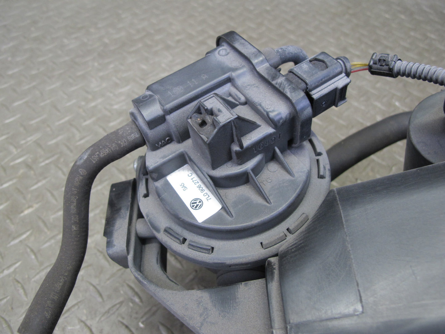 2011-2018 Porsche Cayenne 958 Fuel Vapor Evaporator Charcoal Emission Canister