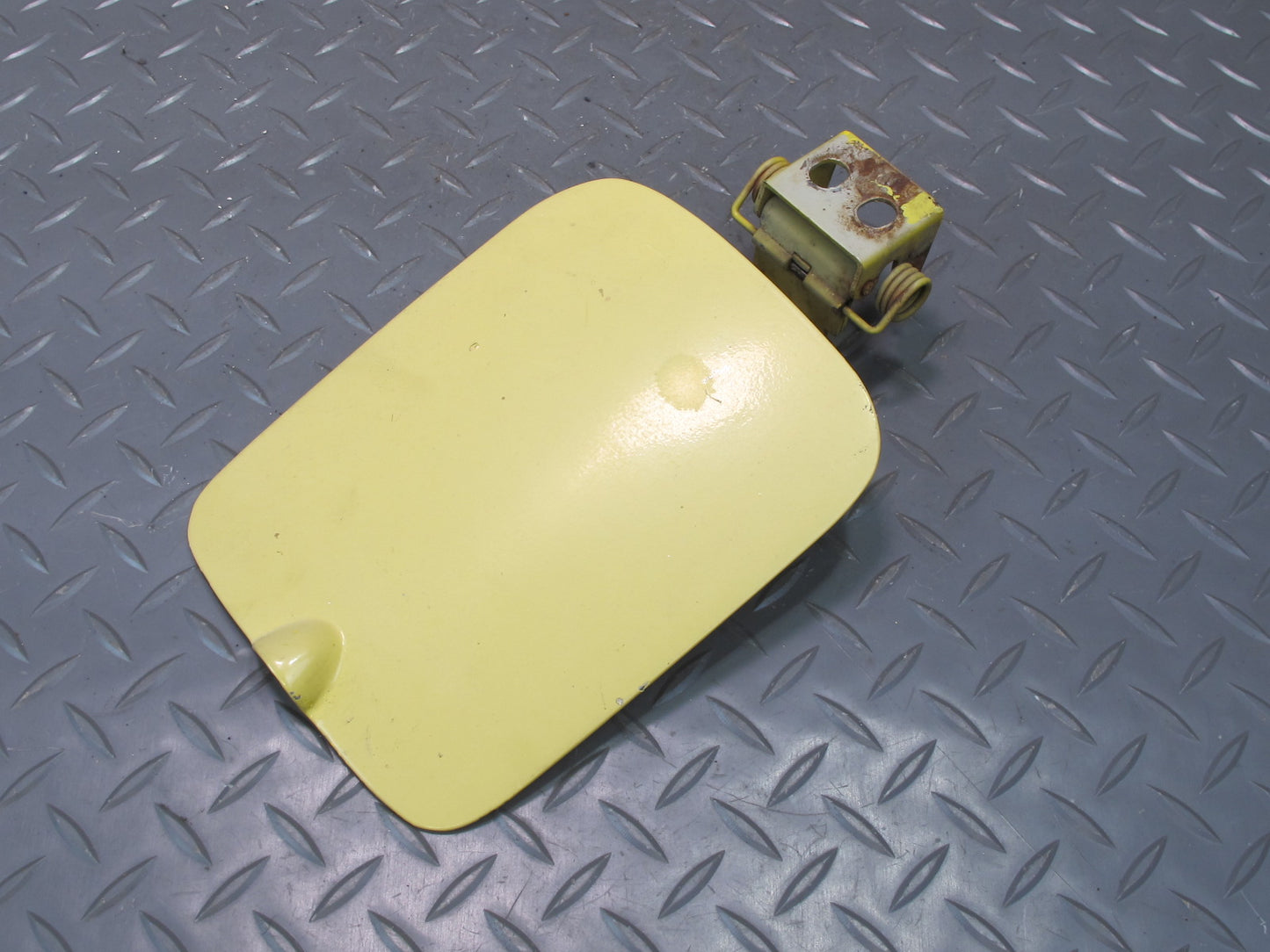 75-78 Datsun S30 280Z Fuel Tank Filler Door Lid Cover OEM