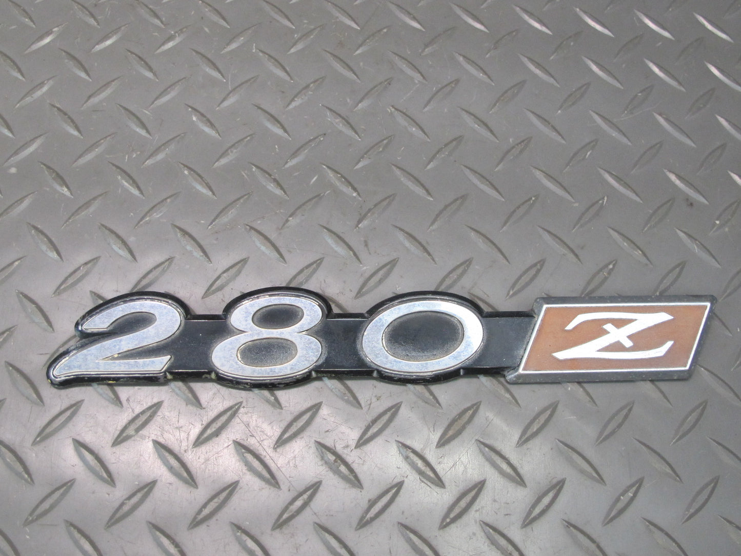 75-78 Datsun S30 280Z Front Fender Emblem Logo Badge 98811-N4200 OEM