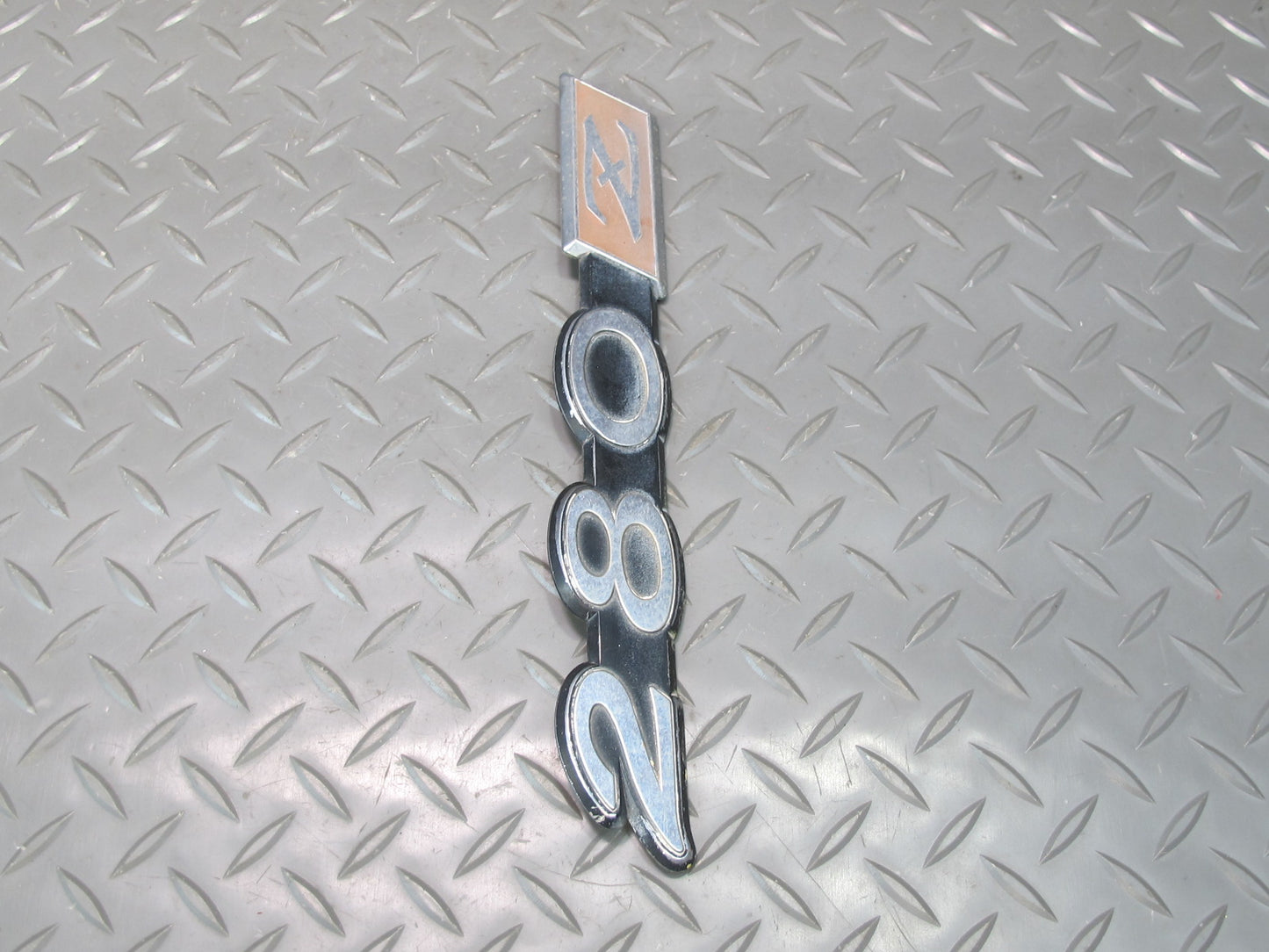 75-78 Datsun S30 280Z Front Fender Emblem Logo Badge 98811-N4200 OEM