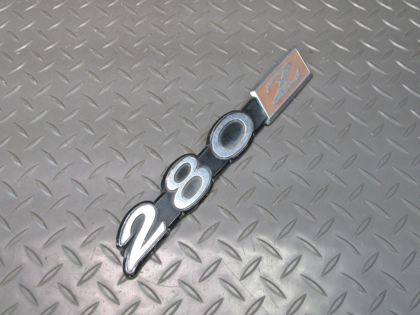 75-78 Datsun S30 280Z Front Fender Emblem Logo Badge 98811-N4200 OEM