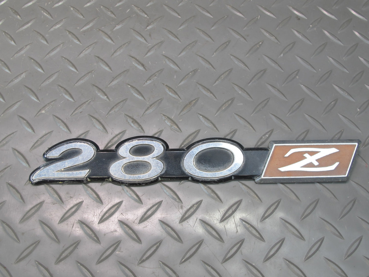 75-78 Datsun S30 280Z Front Fender Emblem Logo Badge 98811-N4200 OEM