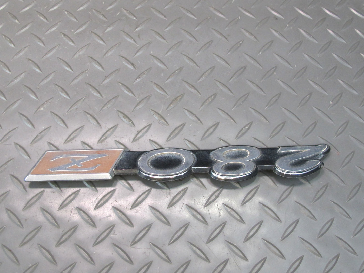 75-78 Datsun S30 280Z Front Fender Emblem Logo Badge 98811-N4200 OEM