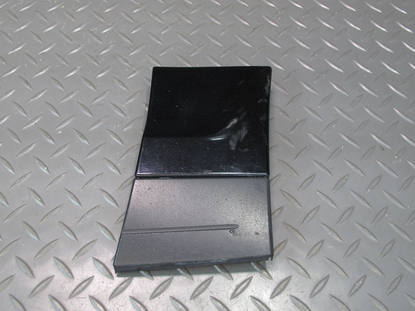 2011-2018 Porsche Cayenne 958 Front Right Side Lower Fender Molding Trim Cover