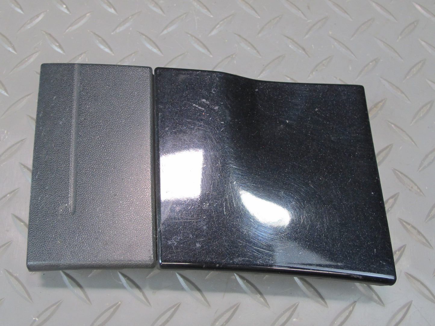 2011-2018 Porsche Cayenne 958 Front Right Side Lower Fender Molding Trim Cover