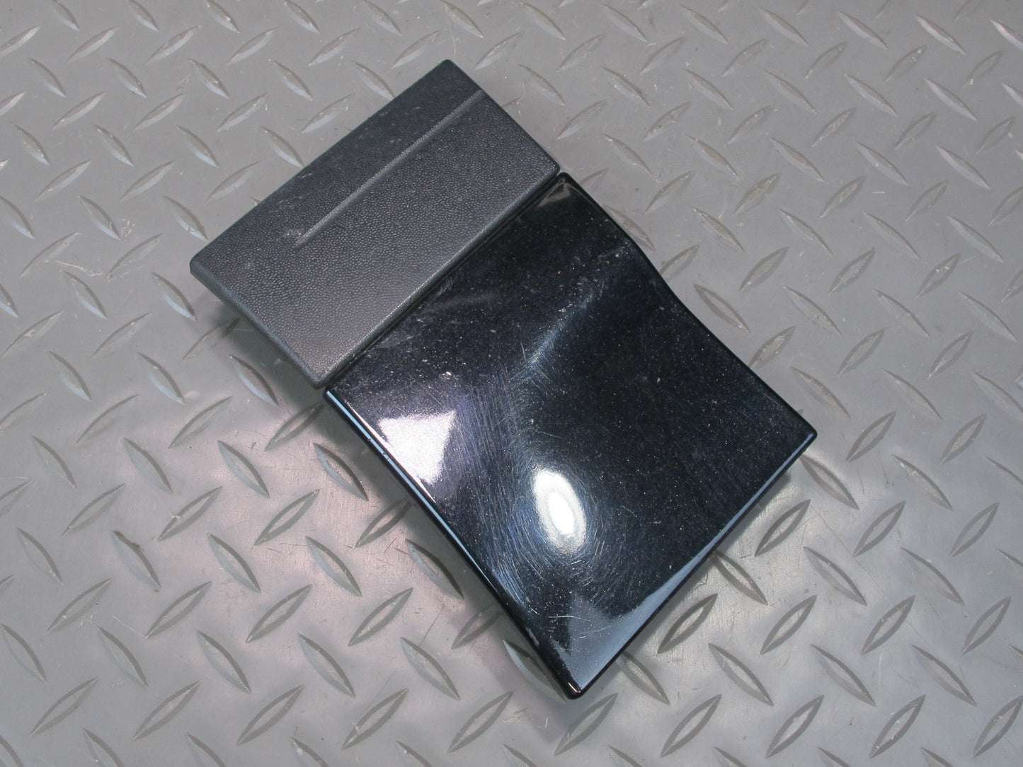 2011-2018 Porsche Cayenne 958 Front Right Side Lower Fender Molding Trim Cover