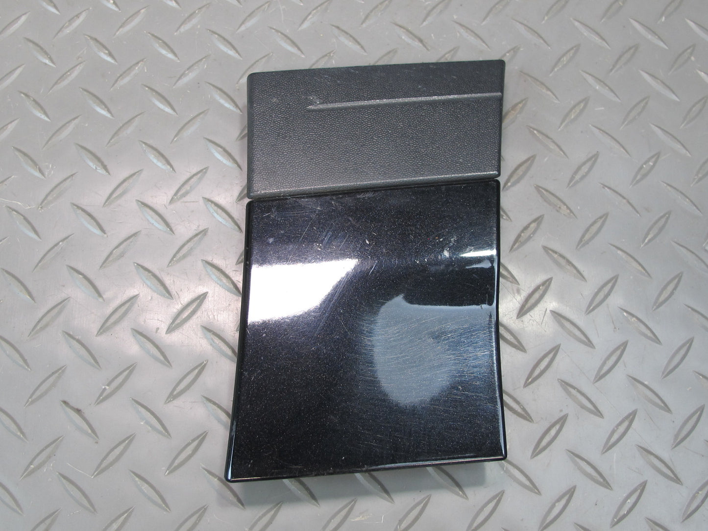 2011-2018 Porsche Cayenne 958 Front Right Side Lower Fender Molding Trim Cover