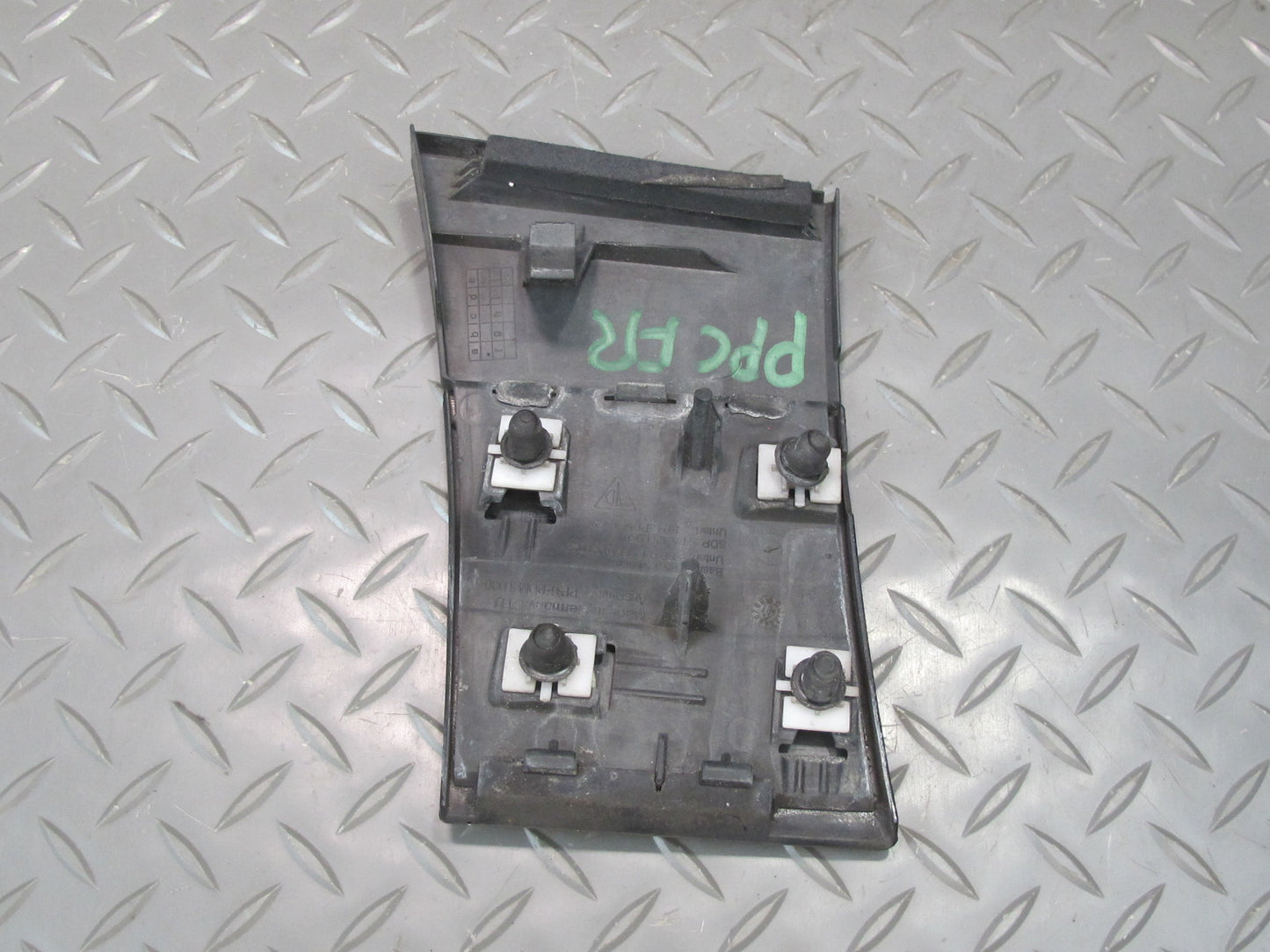 2011-2018 Porsche Cayenne 958 Front Right Side Lower Fender Molding Trim Cover