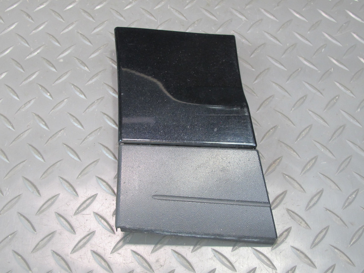 2011-2018 Porsche Cayenne 958 Front Left Side Lower Fender Molding Trim Cover