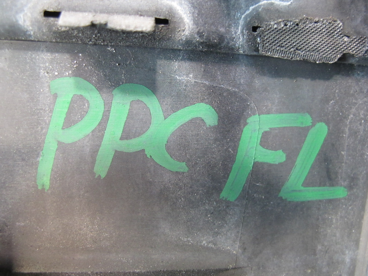 2011-2018 Porsche Cayenne 958 Front Left Side Lower Fender Molding Trim Cover