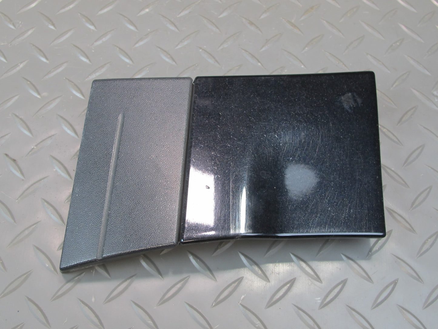 2011-2018 Porsche Cayenne 958 Front Left Side Lower Fender Molding Trim Cover