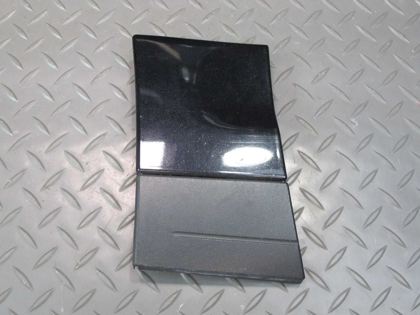 2011-2018 Porsche Cayenne 958 Front Left Side Lower Fender Molding Trim Cover