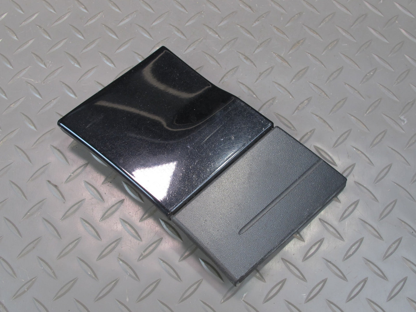 2011-2018 Porsche Cayenne 958 Front Left Side Lower Fender Molding Trim Cover