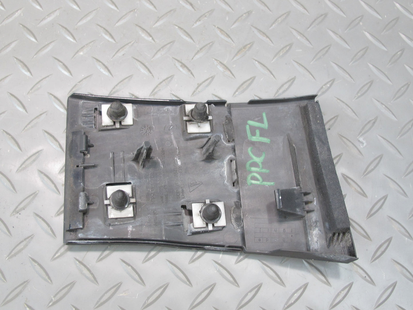 2011-2018 Porsche Cayenne 958 Front Left Side Lower Fender Molding Trim Cover