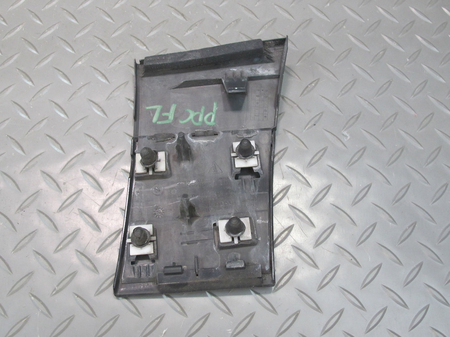 2011-2018 Porsche Cayenne 958 Front Left Side Lower Fender Molding Trim Cover