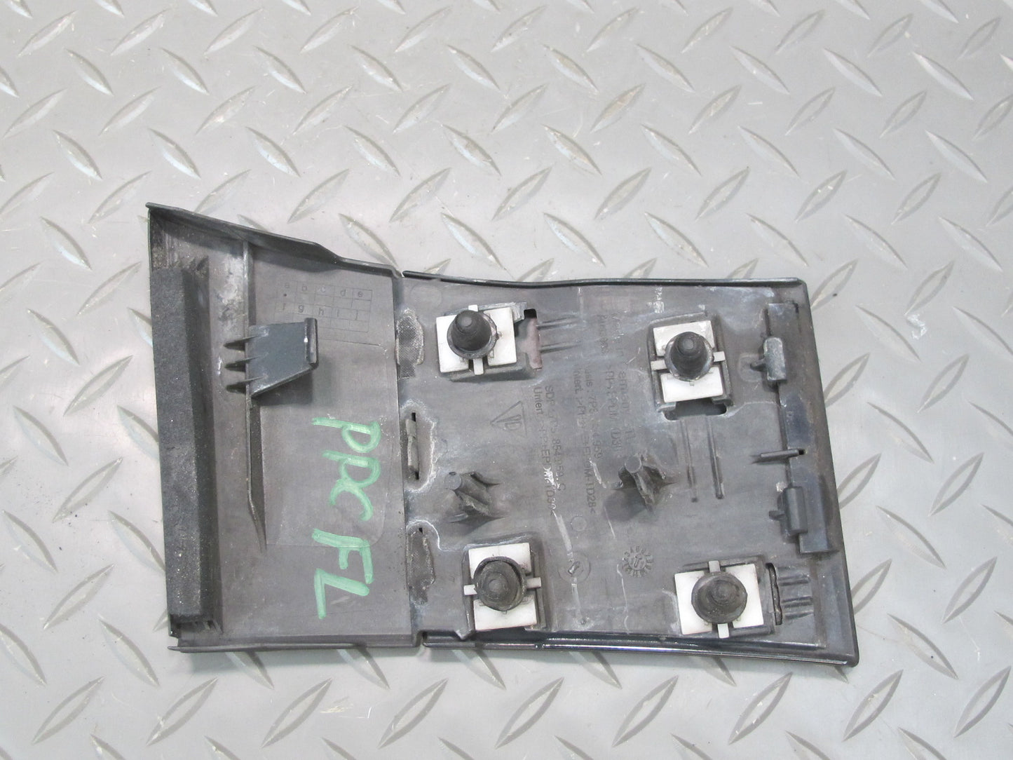 2011-2018 Porsche Cayenne 958 Front Left Side Lower Fender Molding Trim Cover