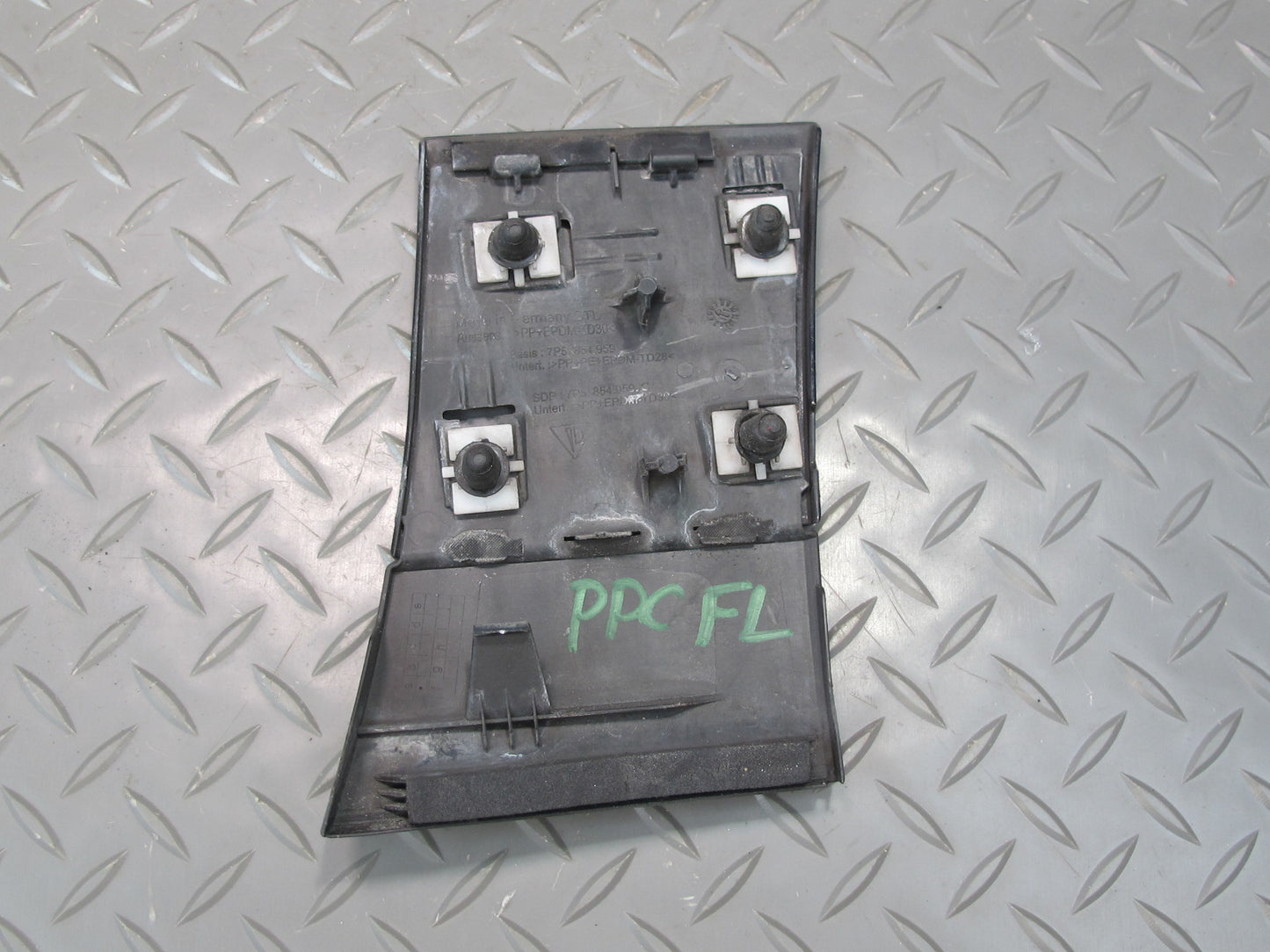 2011-2018 Porsche Cayenne 958 Front Left Side Lower Fender Molding Trim Cover