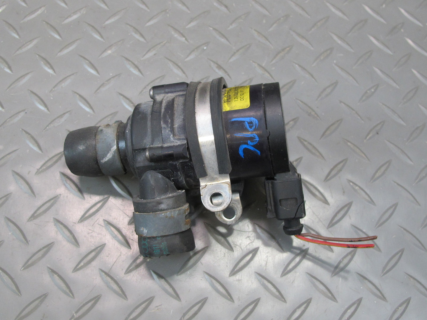 11-14 Porsche Cayenne 958 4.8L Hvac Heater Water Control  Auxiliary Valve Set