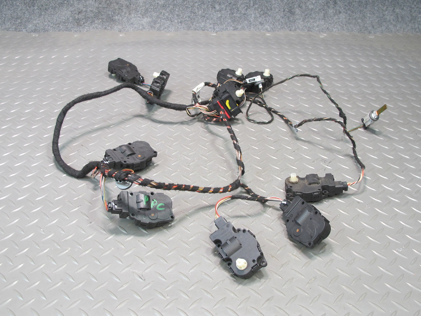 2011-2018 Porsche Cayenne 958 A/C Hvac Heater Flap Motor Actuator W/ Wire