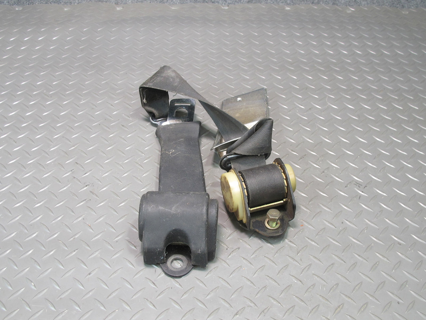 77-78 DATSUN NISSAN 280ZX FRONT RIGHT & LEFT SIDE SEATBELT RETRACTOR SET OEM