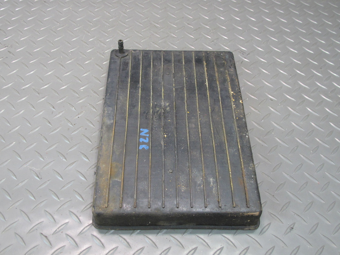 75-78 Datsun S30 280Z Battery Tray OEM